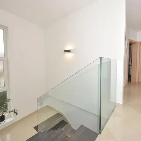 Semesterbostad Villa Matino Razanac Ražanac