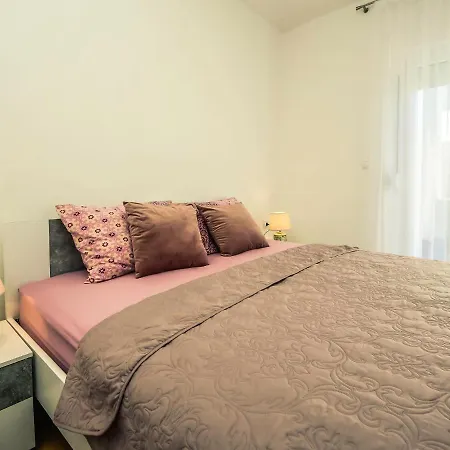 Semesterbostad Villa Matino Razanac Ražanac